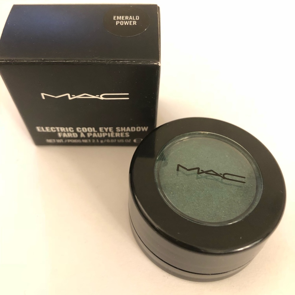 MAC Emerald Power electric cool eyeshadow